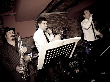 Quaternion Band Nunta Arad