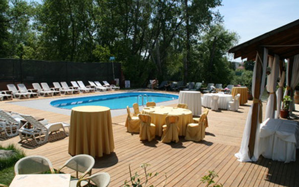 Nunta in jurul piscinei la restaurant Riviera Arad